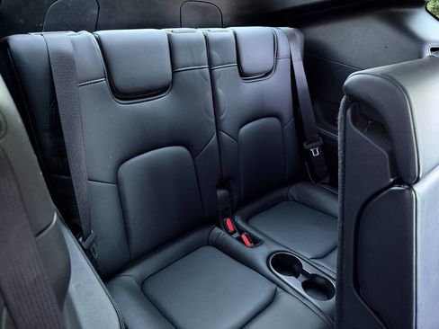 Used 2022 Tesla Model Y Long Range image 22