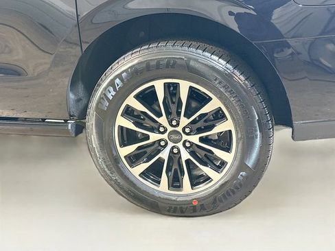 New 2025 Ford Expedition Max Platinum image 4