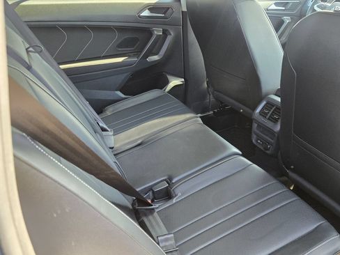 Used 2022 Volkswagen Tiguan SE FWD image 8