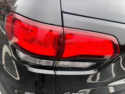 Used 2020 Jeep Grand Cherokee Altitude image 28