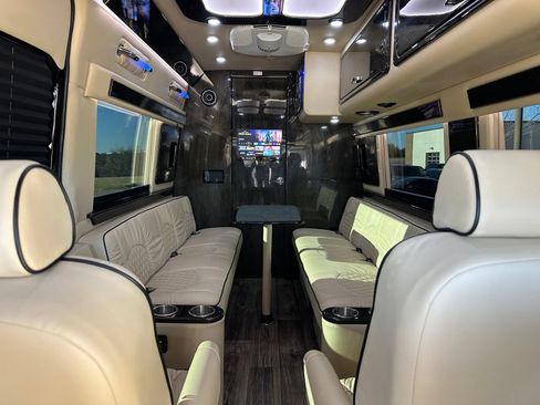 Used 2022 Mercedes-Benz Sprinter 3500 image 12