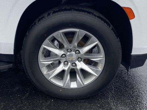 Used 2023 Chevrolet Suburban Premier image 11