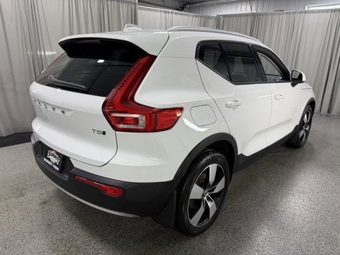 Used 2020 Volvo XC40 T5 Momentum w/ Premium Package image 4