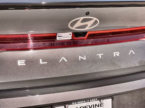 Used 2025 Hyundai Elantra Sport image 8