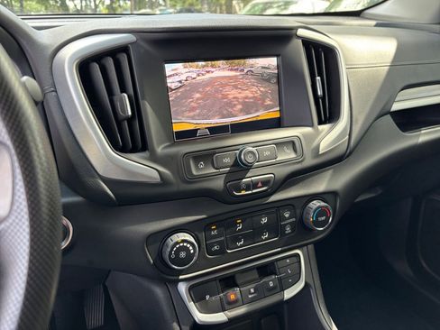 Used 2024 GMC Terrain SLE FWD image 17