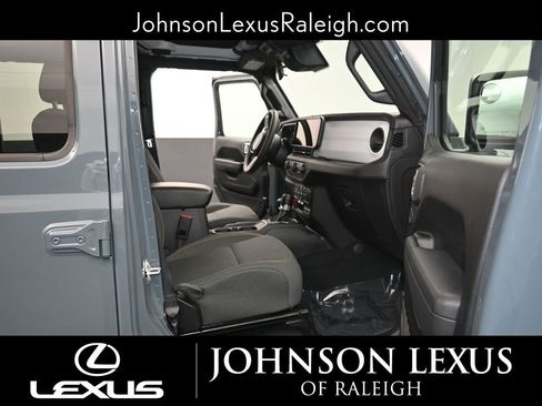 Used 2024 Jeep Wrangler Unlimited w/ Convenience Group image 12