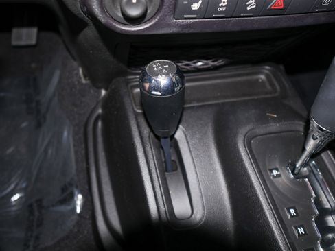 Used 2015 Jeep Wrangler Unlimited Sahara w/ Connectivity Group AWD/4WD image 29