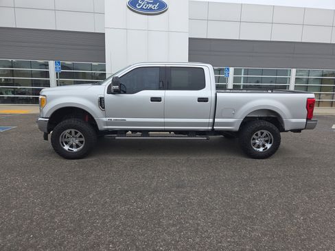 Used 2017 Ford F250 XLT w/ XLT Value Package image 2