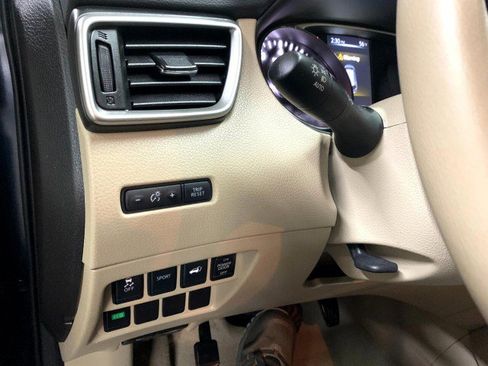 Used 2015 Nissan Rogue SL image 29