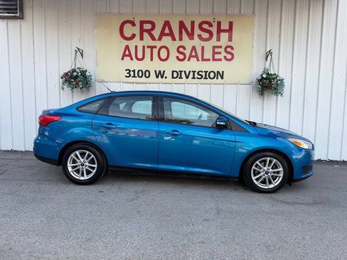 Used 2016 Ford Focus SE w/ Reverse Sensing Package FWD image 5