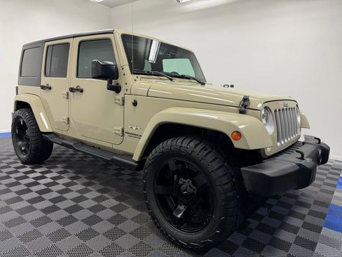 Used 2017 Jeep Wrangler Unlimited Sahara w/ Trailer Tow Group AWD/4WD image 1