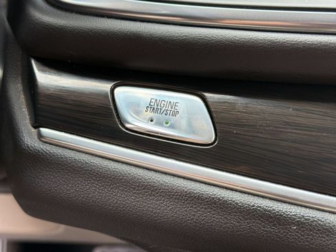 Used 2020 Buick Enclave Essence FWD image 16