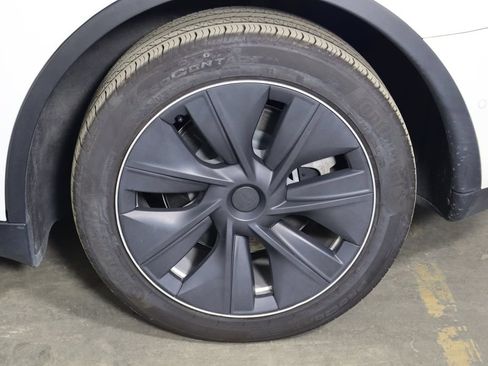 Used 2022 Tesla Model Y Long Range AWD/4WD image 42