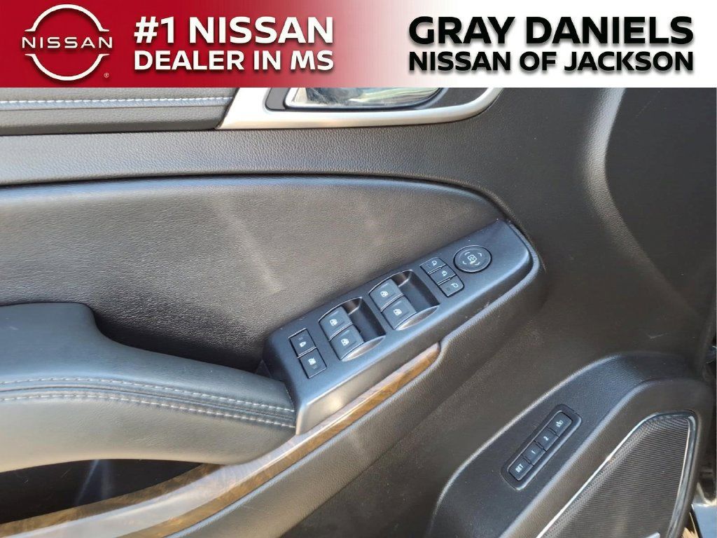 Used 2018 GMC Yukon Denali AWD/4WD image 12