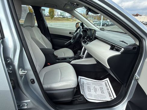 Used 2022 Toyota Corolla Cross L image 17