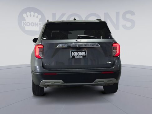 Used 2022 Ford Explorer XLT w/ Equipment Group 202A AWD/4WD image 10