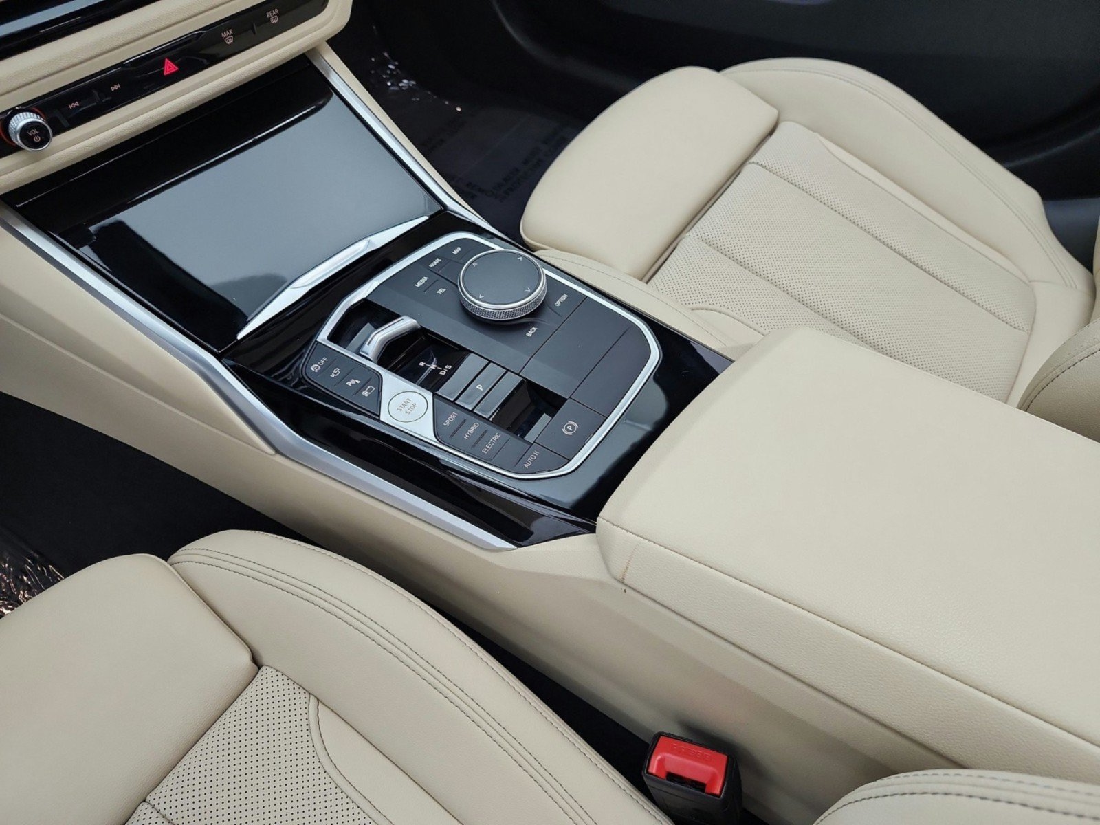 Used 2024 BMW 330e w/ Premium Package RWD image 11