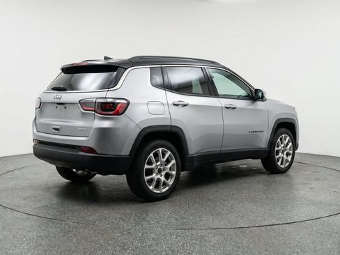 Used 2025 Jeep Compass Limited AWD/4WD image 9
