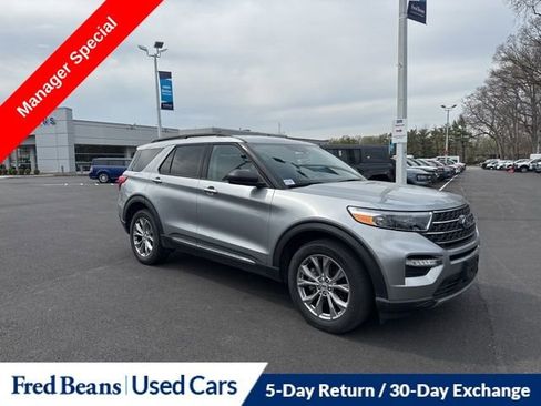 Certified 2023 Ford Explorer XLT w/ Equipment Group 202A AWD/4WD image 1