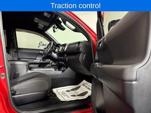 Used 2018 Toyota Tacoma TRD Sport AWD/4WD image 17