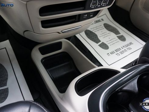 Used 2022 Chrysler Pacifica Touring-L image 39