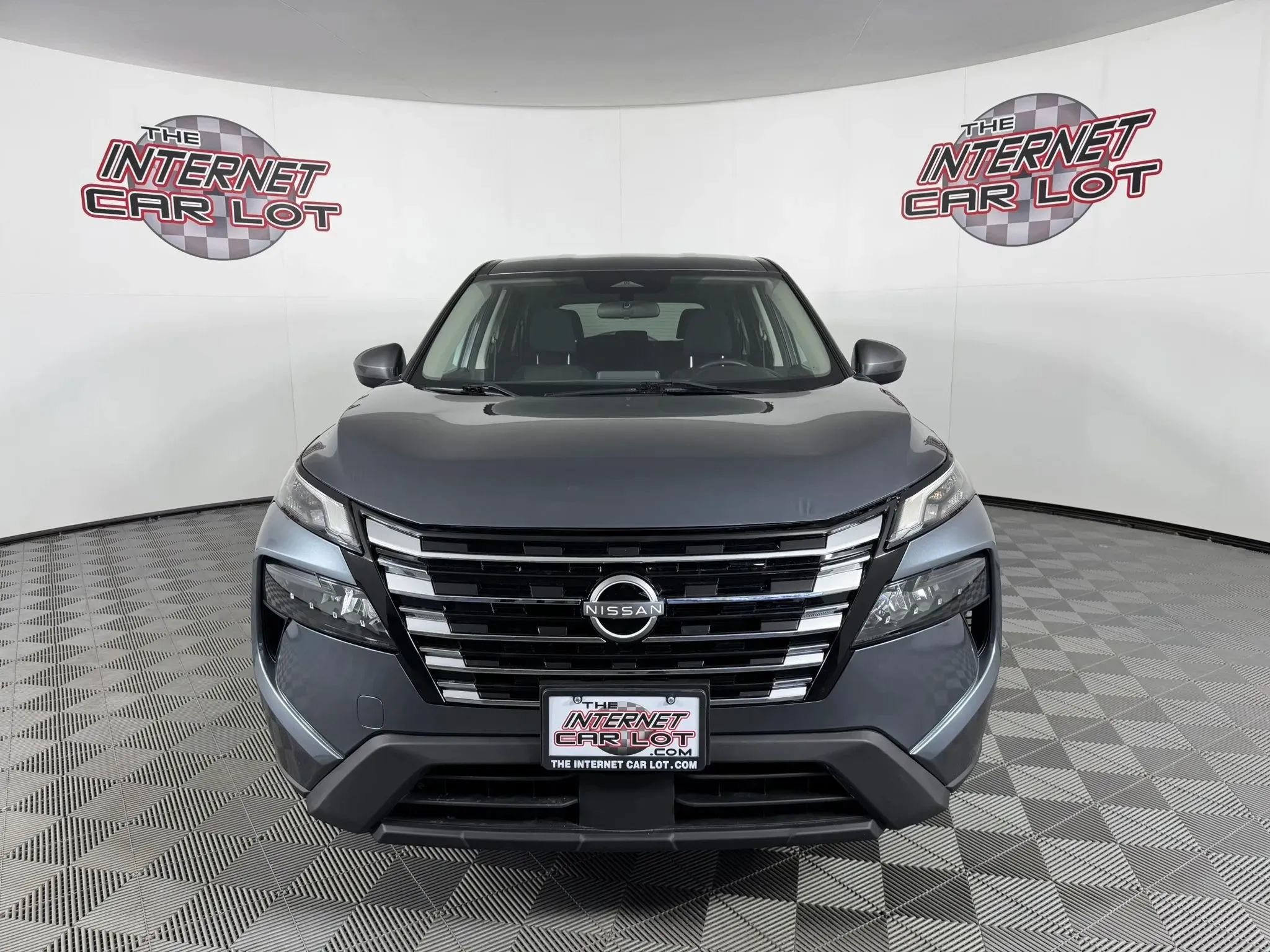 Used 2024 Nissan Rogue SV AWD/4WD image 2