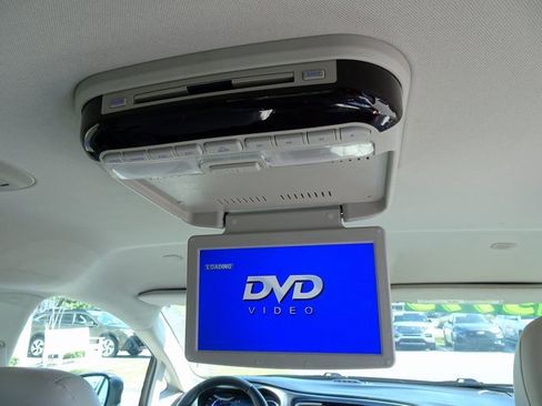 Used 2017 Chrysler Pacifica Premium image 23