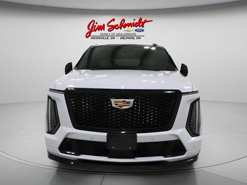 Used 2026 Cadillac Escalade V AWD/4WD image 3