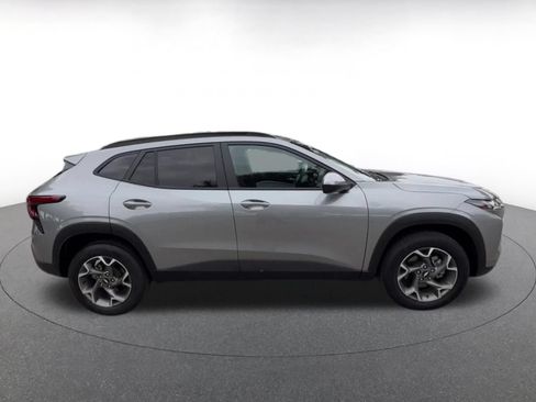 Used 2025 Chevrolet Trax LT FWD image 16