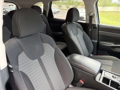 Used 2023 Kia Sorento LX FWD image 16