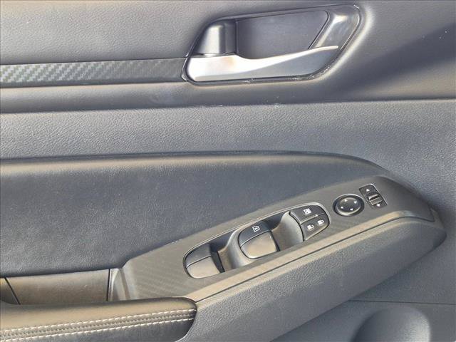 Used 2025 Nissan Altima 2.5 SV FWD image 11