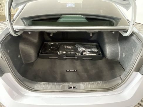 Used 2024 Nissan Altima 2.5 SR w/ SR Premium Package FWD image 28