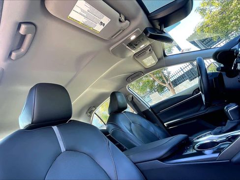 Used 2020 Toyota Camry XSE image 12