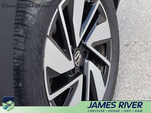 Used 2025 Volkswagen Atlas SE image 39
