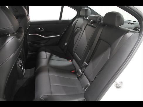 Used 2025 BMW 330i xDrive Sedan AWD/4WD image 18