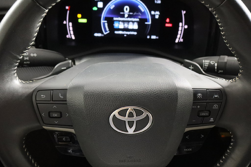 Used 2025 Toyota Camry SE w/ Convenience Package FWD image 20