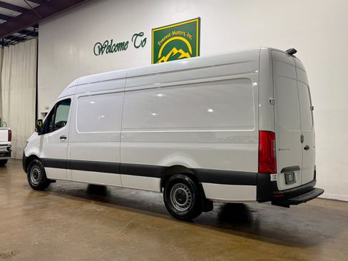 Used 2021 Mercedes-Benz Sprinter 2500 image 5