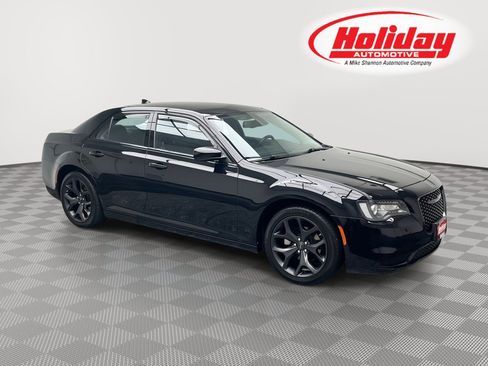 Used 2022 Chrysler 300 Touring w/ Sport Appearance Package image 1