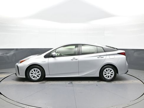 Certified 2022 Toyota Prius LE image 9