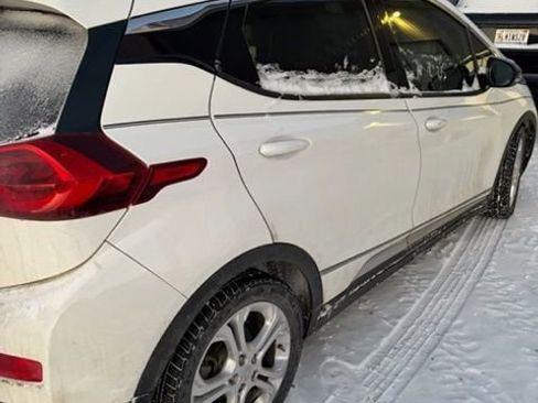 Used 2020 Chevrolet Bolt LT image 2