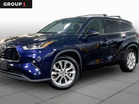 Used 2023 Toyota Highlander Limited AWD/4WD image 1