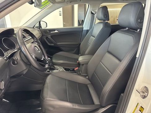 Used 2019 Volkswagen Tiguan SE w/ Panoramic Sunroof Package image 17