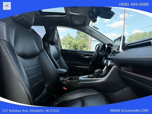 Used 2019 Toyota RAV4 Limited image 19