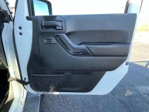 Used 2017 Jeep Wrangler Unlimited Sahara image 21
