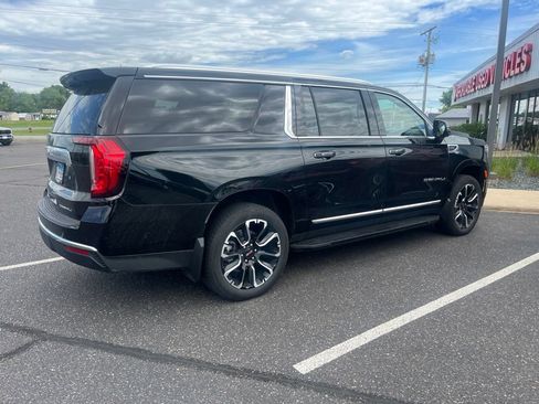 Used 2023 GMC Yukon XL Denali w/ Advanced Technology Package AWD/4WD image 2