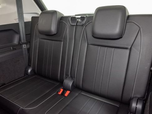 Used 2023 Volkswagen Tiguan SE FWD image 23