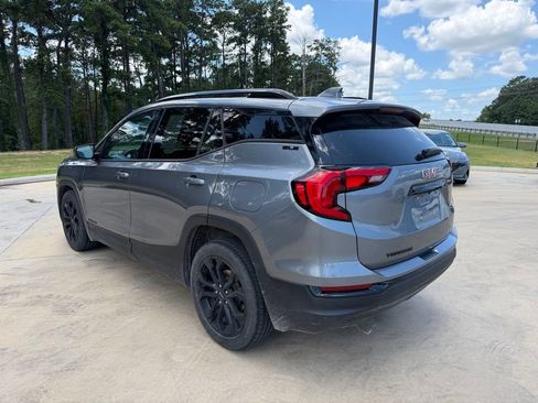 Used 2021 GMC Terrain SLE w/ Driver Convenience Package FWD image 3