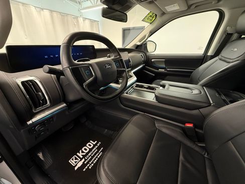 Used 2025 Ford Expedition Max Platinum image 11