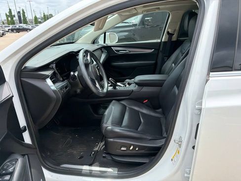 Used 2018 Cadillac XT5 Luxury w/ Driver Awareness Package AWD/4WD image 2