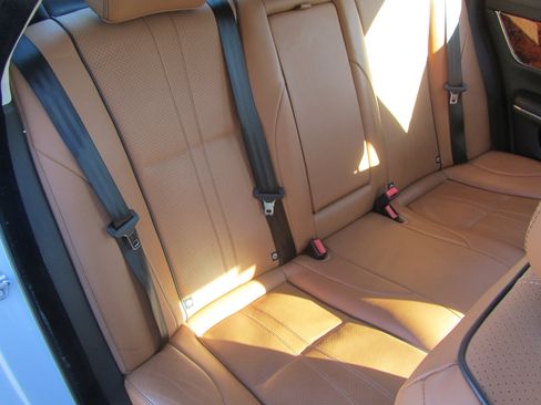 Used 2017 Jaguar XJ R-Sport image 25